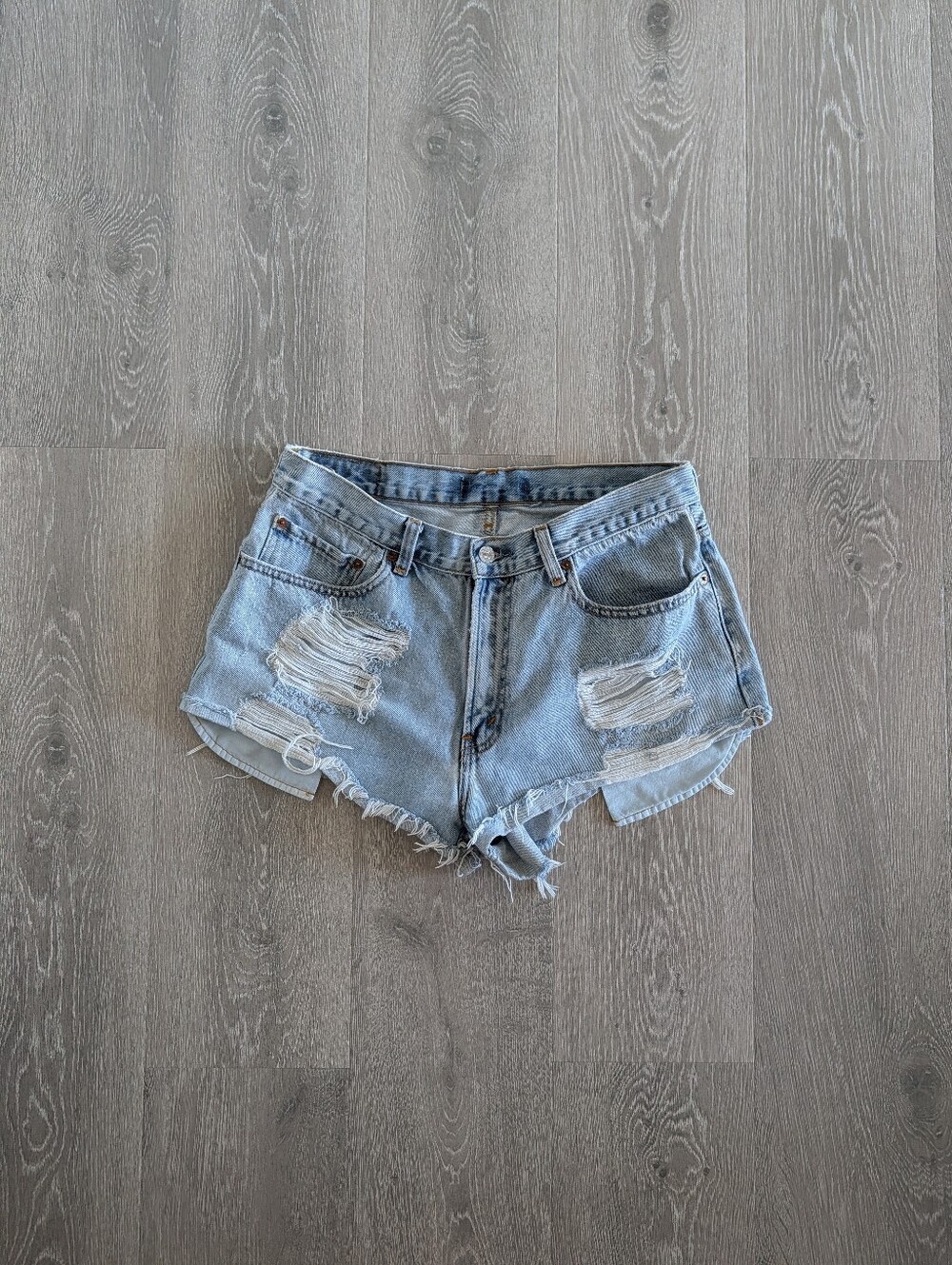 Levi Strauss Co - Levi's 560 Comfort Fit Distressed Shorts - W 34